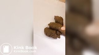 3 cacasà divers endroits