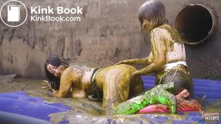 Manure Party Pit - Lesbian in cowshit