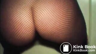 Hot butt milf shitting diarrhea on fishnet