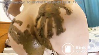Blonde eat poop