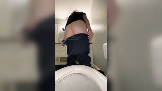 du mou dans les toilettes