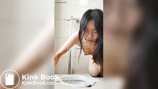 Sexy Chinese scat girl licking shit from the public toilet