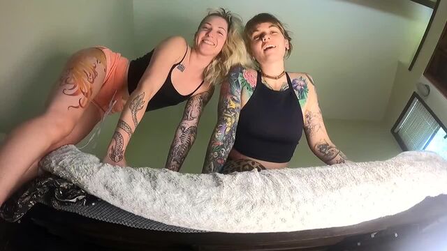 2 hotties shit