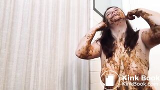 saggy boobs slut pooping her knickers and smearing shit