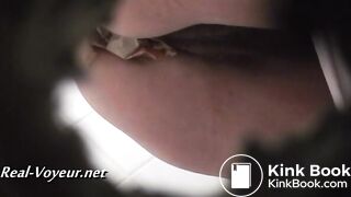 Big ass lady taking a big poo