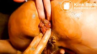 Her dirty guts are fisted by a friend !