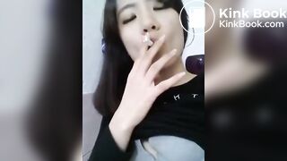 Korean girl with a cute butt pees and poops like an angel.