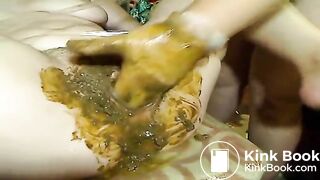 Lesbian Scat playing (Webcam)