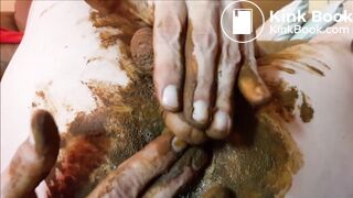 Pipi caca dans une sale culotte, je jouis en écrasant ma crotte