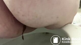 Fat Girl Struggles to Shit