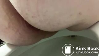 Fat Girl Struggles to Shit