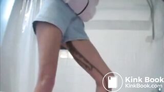 Poop in shorts runs down her leg