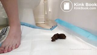 Cassie Scat Pushing Out 2 Turds While Her Pussy Dr