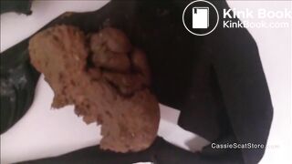 Cassie shits in black panties