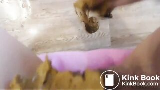 Smear pussy poop