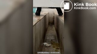 The girl defecated heavily in the toilet 3