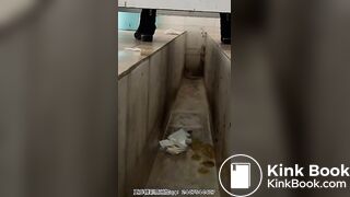 The girl defecated heavily in the toilet 3