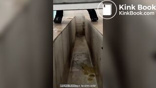 The girl defecated heavily in the toilet 3