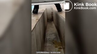 The girl defecated heavily in the toilet 3