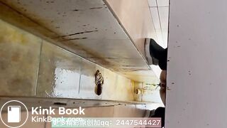 The girl defecated heavily in the toilet 2