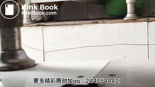 The girl defecated heavily in the toilet 3