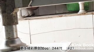 The girl defecated heavily in the toilet 3