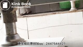 The girl defecated heavily in the toilet 3