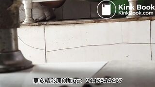 The girl defecated heavily in the toilet 3