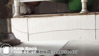 The girl defecated heavily in the toilet 3