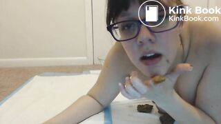 NERD DRINKING HER PEE EATING HER SHIT