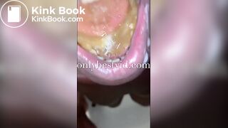 OMG Ebony Takes her Own Shit in Her Pussy !