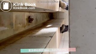 The girl defecated heavily in the toilet 2