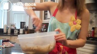 Cooking a shit pudding from her own poop