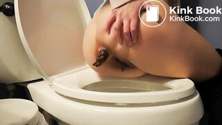 Hot woman with perfect ass shitting in the toilet - Scat Fan Club