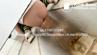 Beautiful girls pee and shit 34