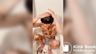 Asian guy's first scat video (Part 1)