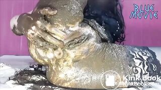 Scat Slag Pushes Shit Out  of  Her Asshole and Cun