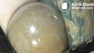 Stotende dildo neukt de darmen uit mijn reet