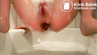 Sexy Teen Pisses and Shits in Tub