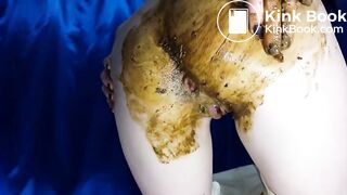 shit smearingGirl