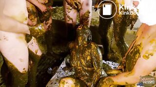 Snow white and the seven dung dwarfs - Betty