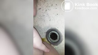 fat slut tries rubbing scat in pussy