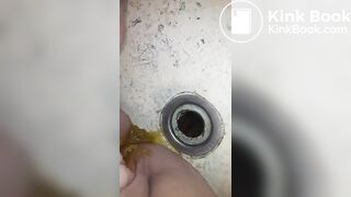 fat slut tries rubbing scat in pussy