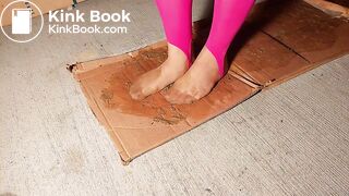 Milf walk on dog shit and wash the floor