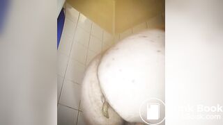 Fat Bear pressing out shit