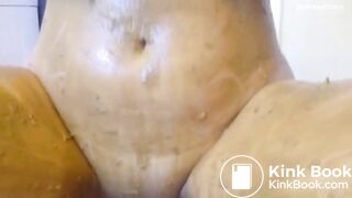 MILF covers hereself in shit