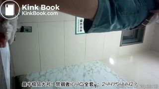 Chinese women poop in toilets3