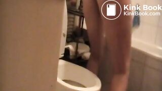 Girl Filmed Shitting