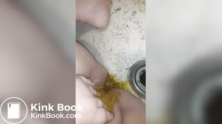 Teen rubs shit in pussy for the first time