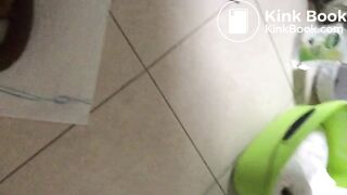 Round hairy ass dumping a long load